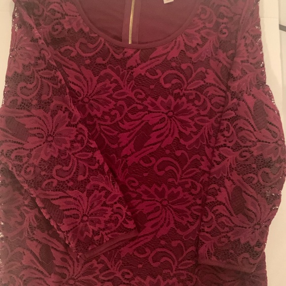 Wine color blouse with Lace sleeves lace front back gold color zipper - Picture 2 of 3